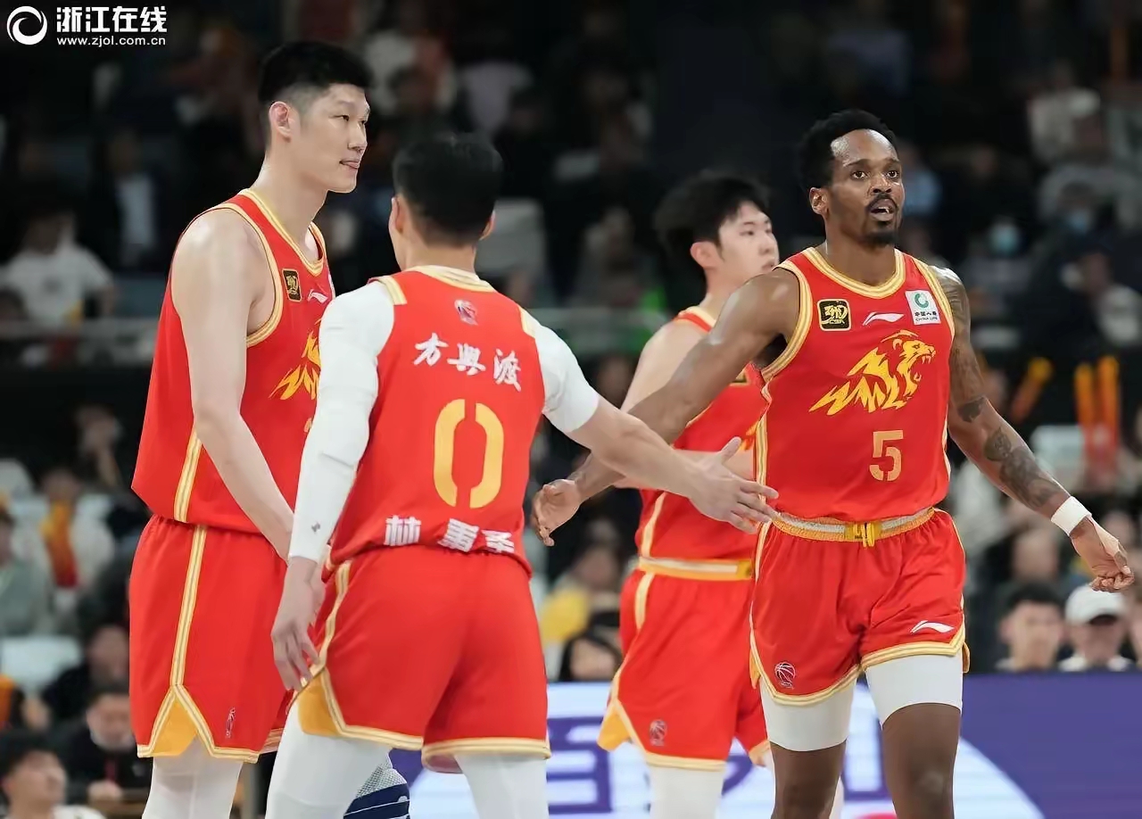 包含赛地聚焦：CBA季后赛关键时刻热度飙升，底特律活塞调整名单，更衣室稳定，轮换策略成焦点的词条-爱游戏体育官网